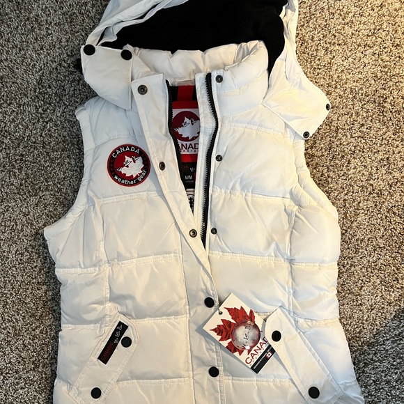 NEW with tags Canada Weather Gear vest